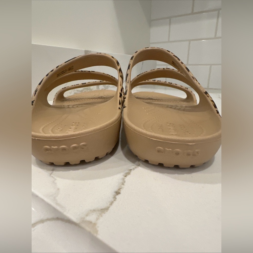 Crocs Kadee II Leopard Graphic Sandals Women's Size 8 Comfort Cushion Cute Sexy - Picture 4 of 13